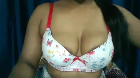 Snapshot of poojalady chatting on September 21, 2025, 4:58 am poojalady online show from September 21, 2025, 4:58 am