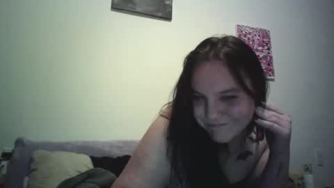 Snapshot of poundedsnowbunny chatting on October 26, 2025, 10:15 pm SnowBunny online show from October 26, 2025, 10:15 pm
