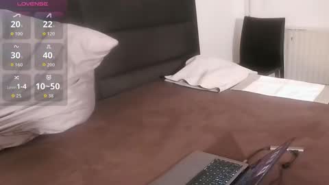 Snapshot of povaridad chatting on November 19, 2025, 4:40 pm Smooth Daddy online show from November 19, 2025, 4:40 pm