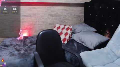 Snapshot of pretty_cristal22 chatting on October 31, 2025, 12:44 am pretty_cristal22 online show from October 31, 2025, 12:44 am