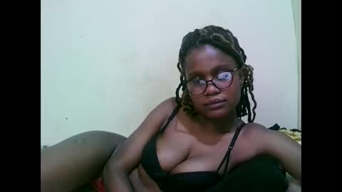 Snapshot of pretty_mellan chatting on February 7, 2025, 8:53 pm pretty_mellan online show from February 7, 2025, 8:53 pm