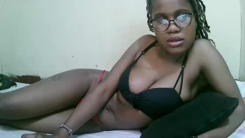 Snapshot of pretty_mellan chatting on February 15, 2025, 11:06 am pretty_mellan online show from February 15, 2025, 11:06 am