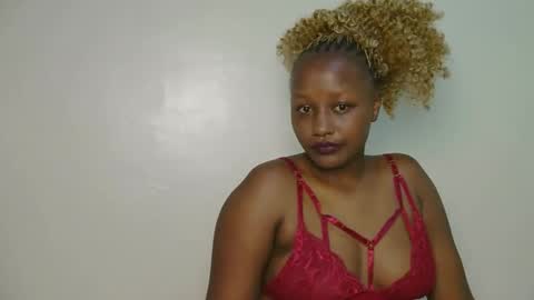 Snapshot of pretty_tinna chatting on November 4, 2025, 12:04 pm Tina online show from November 4, 2025, 12:04 pm