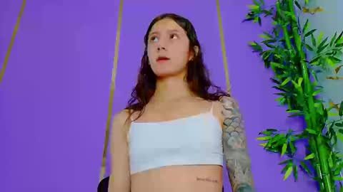 Snapshot of prettybunnies08 chatting on September 19, 2025, 8:42 pm Enzo Denis online show from September 19, 2025, 8:42 pm