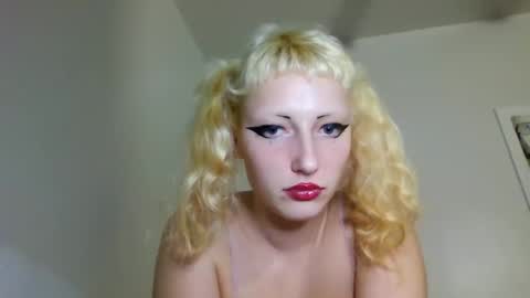 Snapshot of prettyunicorn555 chatting on December 2, 2024, 1:58 am Dahlia online show from December 2, 2024, 1:58 am