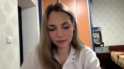 Snapshot of pricillahoinacki chatting on November 11, 2025, 6:41 pm Amelia online show from November 11, 2025, 6:41 pm