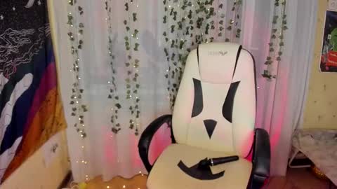 Snapshot of purple_mist chatting on September 18, 2025, 4:42 pm Sofia online show from September 18, 2025, 4:42 pm