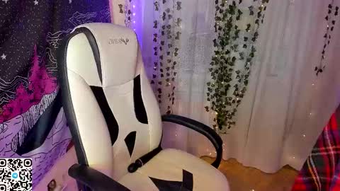 Snapshot of purple_mist chatting on October 3, 2025, 2:58 pm Sofia online show from October 3, 2025, 2:58 pm