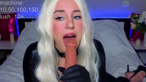 Snapshot of pussy_asmr chatting on December 11, 2024, 6:52 pm Monica online show from December 11, 2024, 6:52 pm