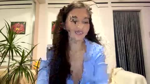 Snapshot of queen_chatur chatting on February 3, 2025, 7:00 pm Viktoria online show from February 3, 2025, 7:00 pm