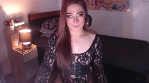 Snapshot of queen_of_all_queens chatting on February 7, 2025, 12:42 am samantha online show from February 7, 2025, 12:42 am