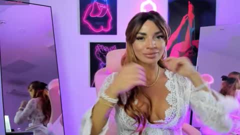queen_violetta_ online show from October 7, 2025, 3:20 pm