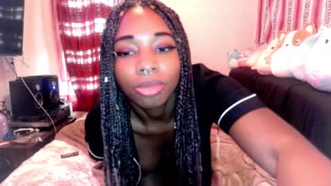 Snapshot of queenofheartsfaerah chatting on February 5, 2025, 10:01 pm QueenOfHearts online show from February 5, 2025, 10:01 pm