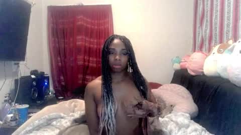 Snapshot of queenofheartsfaerah chatting on February 9, 2025, 7:27 am QueenOfHearts online show from February 9, 2025, 7:27 am