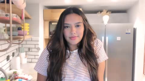 Snapshot of queenv66 chatting on December 4, 2024, 3:15 am Val - online show from December 4, 2024, 3:15 am