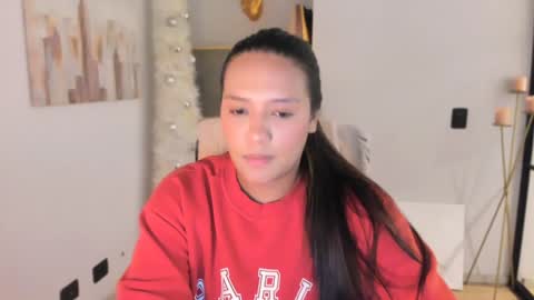 Snapshot of queenv66 chatting on January 21, 2025, 4:43 am Val - online show from January 21, 2025, 4:43 am