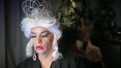 Snapshot of qweenviva chatting on January 12, 2025, 12:49 am ViVaLuvLicious online show from January 12, 2025, 12:49 am