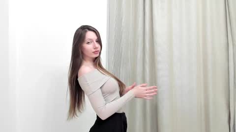 Snapshot of r00xvel chatting on December 6, 2024, 5:09 am r00xvel online show from December 6, 2024, 5:09 am