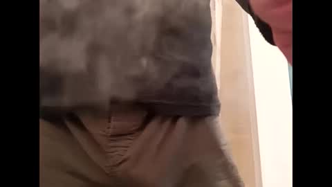 Snapshot of r27822204 chatting on December 8, 2024, 9:41 pm r2424 online show from December 8, 2024, 9:41 pm