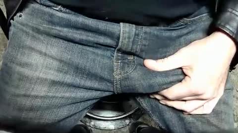 Snapshot of r27822204 chatting on January 6, 2025, 5:52 am r2424 online show from January 6, 2025, 5:52 am