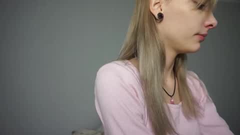 Snapshot of radioskvirt chatting on October 20, 2025, 2:50 pm Sara online show from October 20, 2025, 2:50 pm