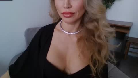 Snapshot of radmila_star chatting on February 28, 2025, 2:09 pm Radmila Star online show from February 28, 2025, 2:09 pm