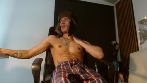 Snapshot of rafaelstone chatting on December 31, 2024, 3:01 am IG online show from December 31, 2024, 3:01 am
