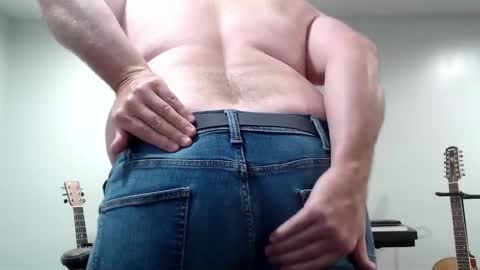 Snapshot of ragin_hardon001 chatting on December 2, 2024, 3:47 pm Ray online show from December 2, 2024, 3:47 pm