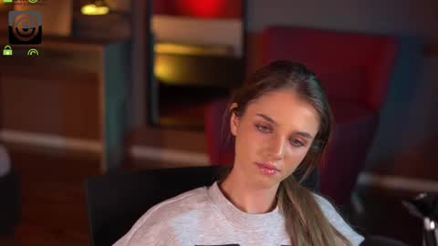 Snapshot of raisadoll chatting on October 6, 2025, 5:43 pm Raisa online show from October 6, 2025, 5:43 pm