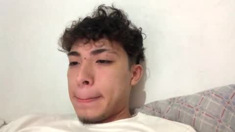 Snapshot of ramiroo2312 chatting on February 26, 2025, 10:31 pm ramiroo2312 online show from February 26, 2025, 10:31 pm