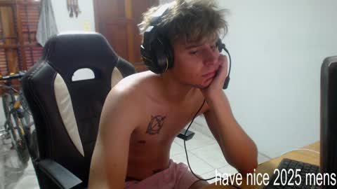 Snapshot of ramisexyloveyou chatting on January 1, 2025, 9:52 pm Ramiro online show from January 1, 2025, 9:52 pm