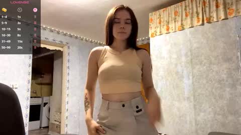 Lia online show from October 19, 2025, 2:07 pm