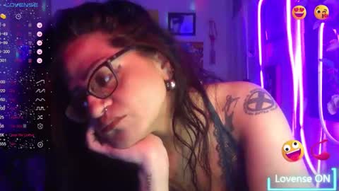 Snapshot of ravenandsin chatting on October 18, 2025, 11:27 pm Raven online show from October 18, 2025, 11:27 pm