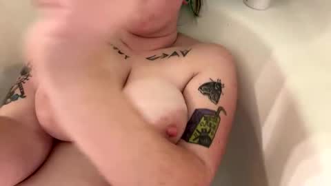 Snapshot of ravyn_xoxo chatting on December 21, 2024, 4:41 am Ravynn 3 online show from December 21, 2024, 4:41 am