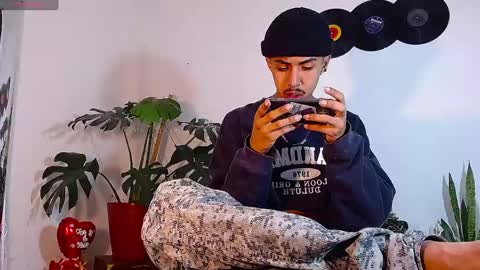 Snapshot of raydevil_ chatting on December 4, 2024, 6:50 pm Rayn online show from December 4, 2024, 6:50 pm