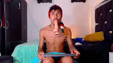 Snapshot of raydevil_ chatting on December 21, 2024, 12:31 am Rayn online show from December 21, 2024, 12:31 am