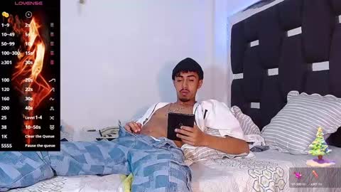 Snapshot of raydevil_ chatting on January 3, 2025, 10:51 pm Rayn online show from January 3, 2025, 10:51 pm