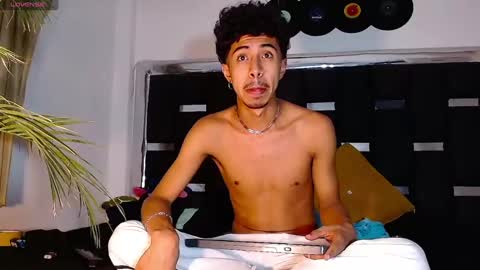 Snapshot of raydevil_ chatting on February 1, 2025, 2:05 am Rayn online show from February 1, 2025, 2:05 am