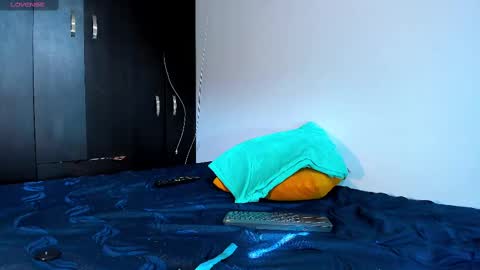 Snapshot of raydevil_ chatting on March 2, 2025, 3:05 pm Rayn online show from March 2, 2025, 3:05 pm