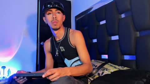 Snapshot of raydevil_ chatting on September 30, 2025, 6:07 am Rayn online show from September 30, 2025, 6:07 am