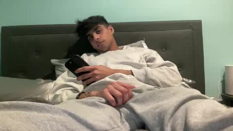 raymondg8596 online show from February 3, 2025, 10:32 pm