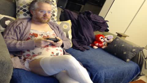 Snapshot of raymondsun chatting on December 25, 2024, 10:50 am Sunshine Ray online show from December 25, 2024, 10:50 am