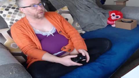 Snapshot of raymondsun chatting on November 9, 2025, 3:32 pm Sunshine Ray online show from November 9, 2025, 3:32 pm