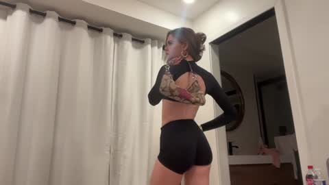 Snapshot of realjadebri chatting on January 3, 2025, 3:38 am Jade online show from January 3, 2025, 3:38 am