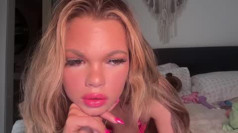 Snapshot of realjadebri chatting on January 18, 2025, 2:25 am Jade online show from January 18, 2025, 2:25 am