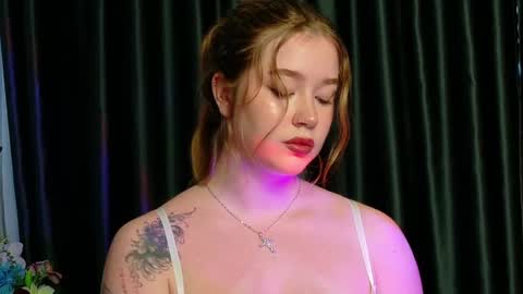 Snapshot of rebecca_lace chatting on October 16, 2025, 11:28 pm rebecca_lace online show from October 16, 2025, 11:28 pm