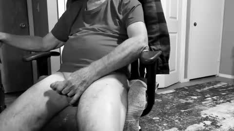 Snapshot of redbud3075 chatting on October 22, 2025, 3:51 am Daddy G online show from October 22, 2025, 3:51 am