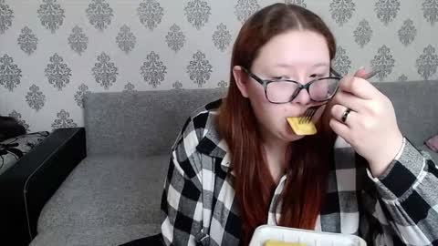 Snapshot of redchloee chatting on October 21, 2025, 8:48 am Chloe online show from October 21, 2025, 8:48 am