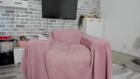 Snapshot of redlaylla chatting on March 6, 2025, 10:09 am Laylla online show from March 6, 2025, 10:09 am