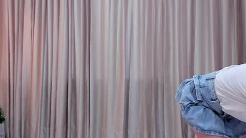 Snapshot of redmeloddy chatting on December 13, 2024, 10:34 pm Meloddy online show from December 13, 2024, 10:34 pm